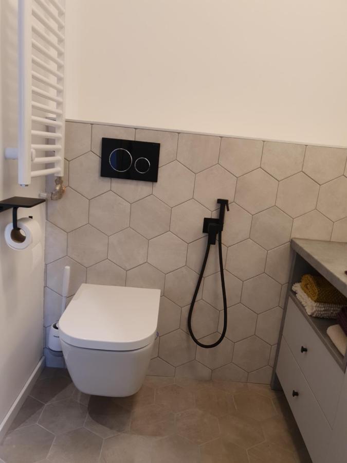 Modern Top Floor Loft With Balcony Budapest Ngoại thất bức ảnh