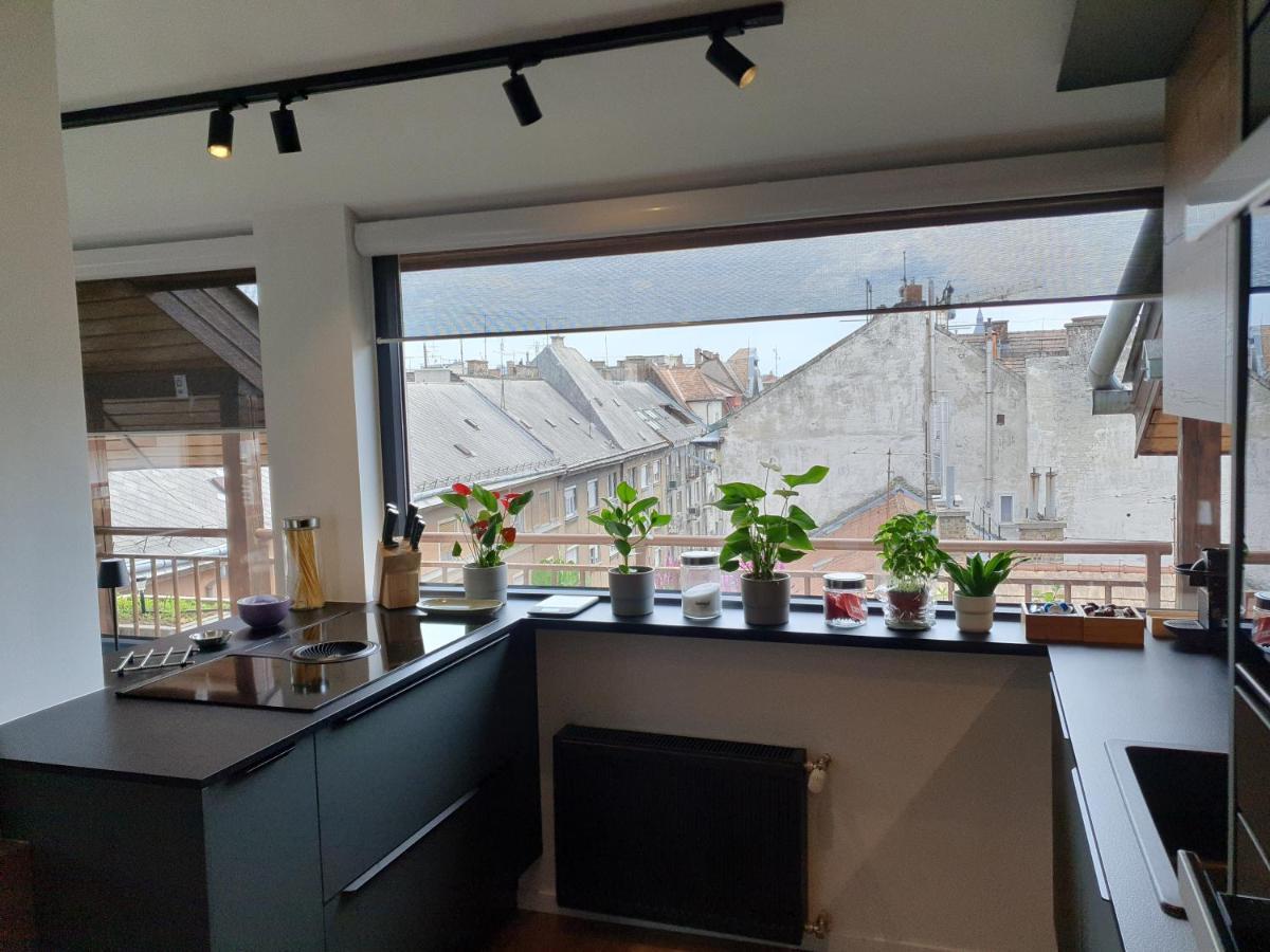 Modern Top Floor Loft With Balcony Budapest Ngoại thất bức ảnh