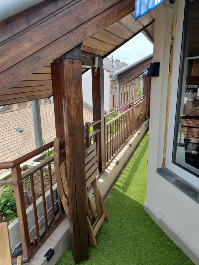 Modern Top Floor Loft With Balcony Budapest Ngoại thất bức ảnh